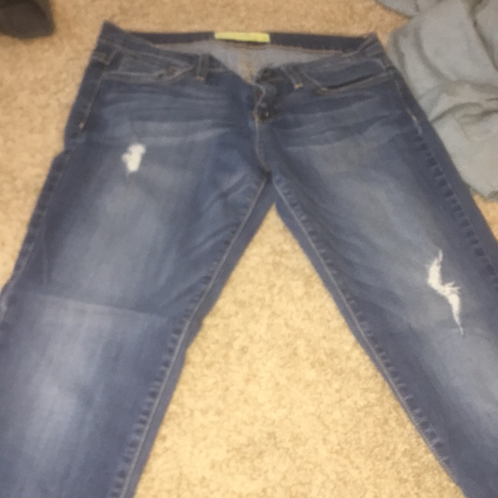 William B ripped jeans 24